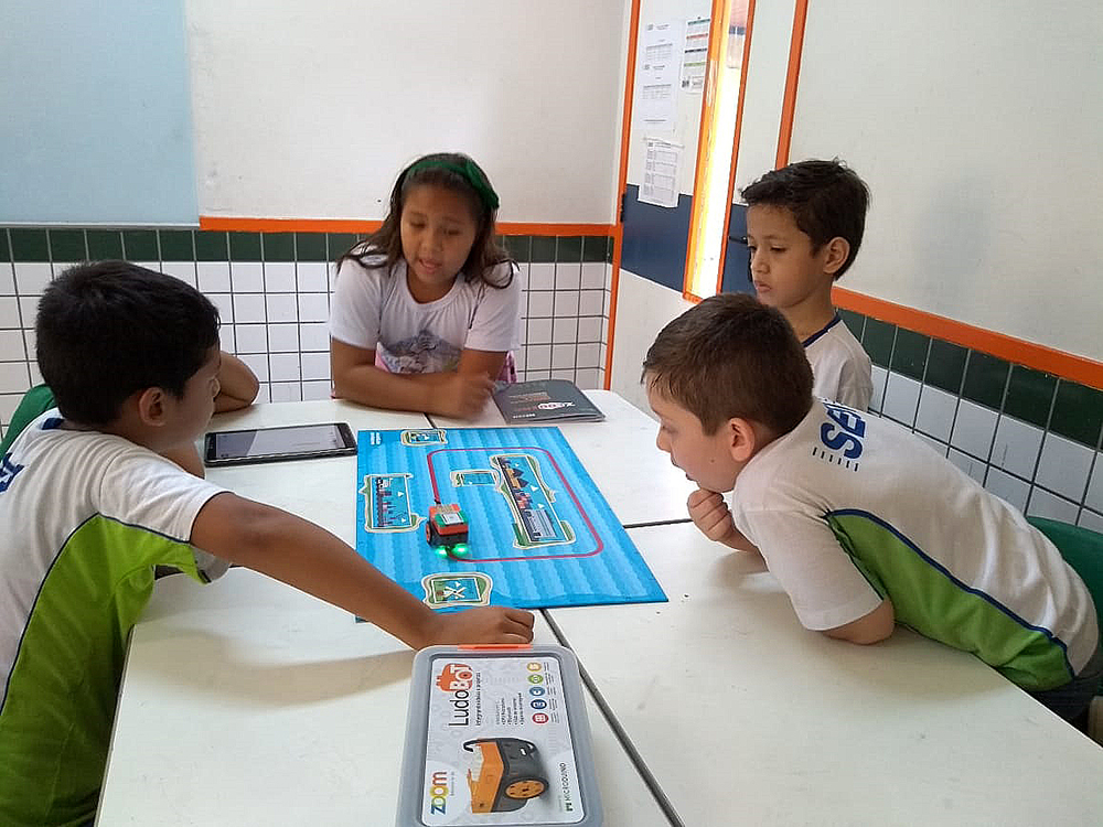 Alunos da Escola do Sesi de Corumbá confeccionam jogos para