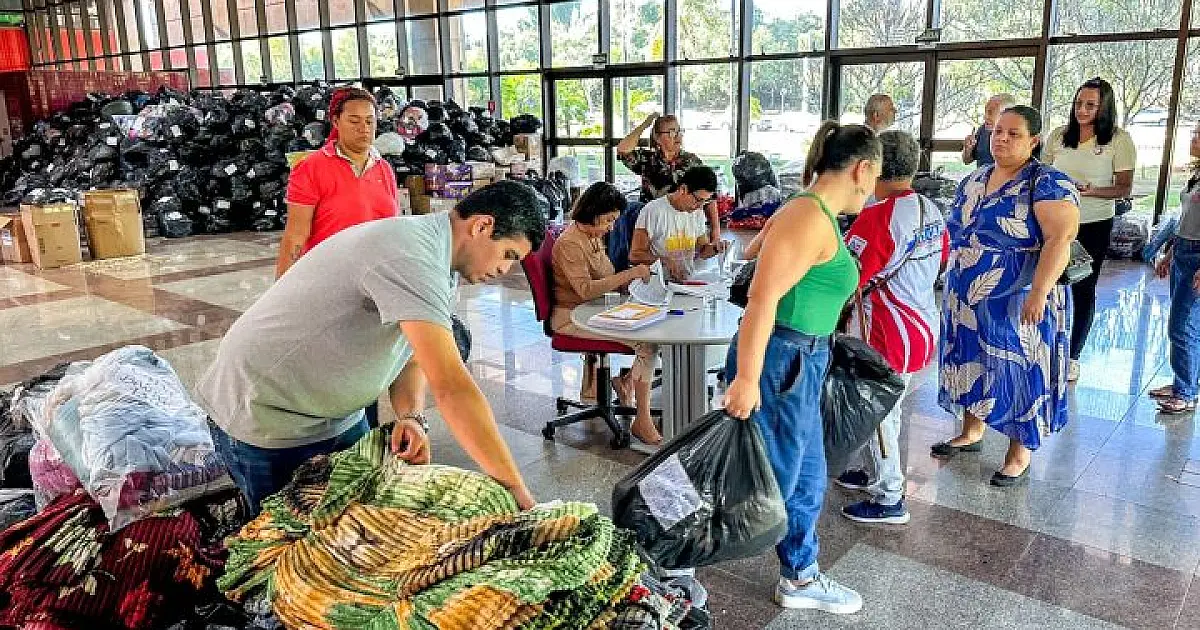 Com mais de 180 mil peças arrecadadas, campanha Seu Abraço Aquece inicia entrega de doações