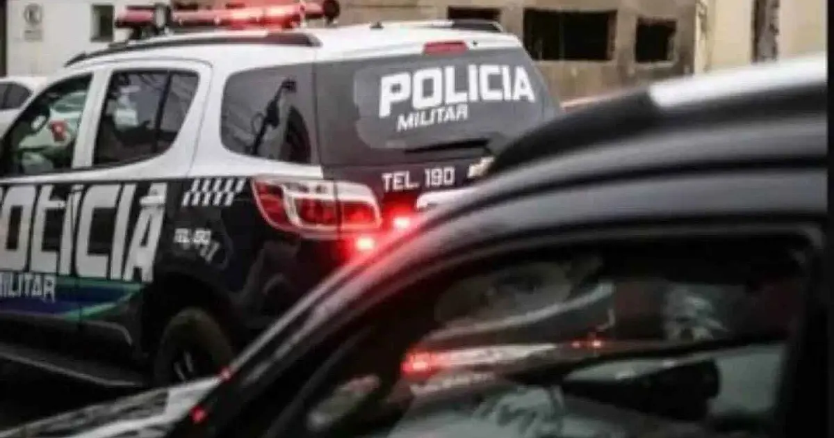 Após invadir a casa da ex armado, homem é preso escondido no guarda-roupas