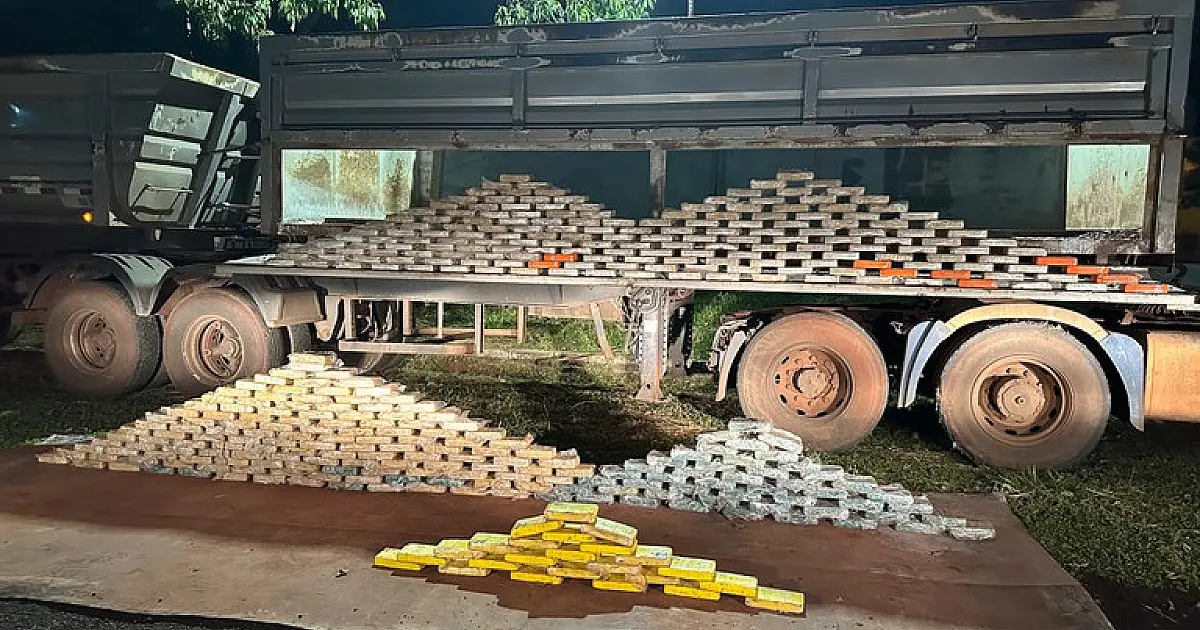 Caminhoneiro é preso com 392 kg de cocaína em carga de minério