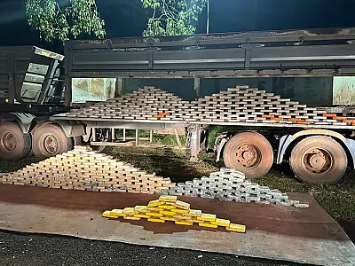 Caminhoneiro é preso com 392 kg de cocaína em carga de minério