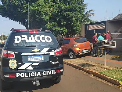 Trio é preso em flagrante tentando invadir casa na capital
