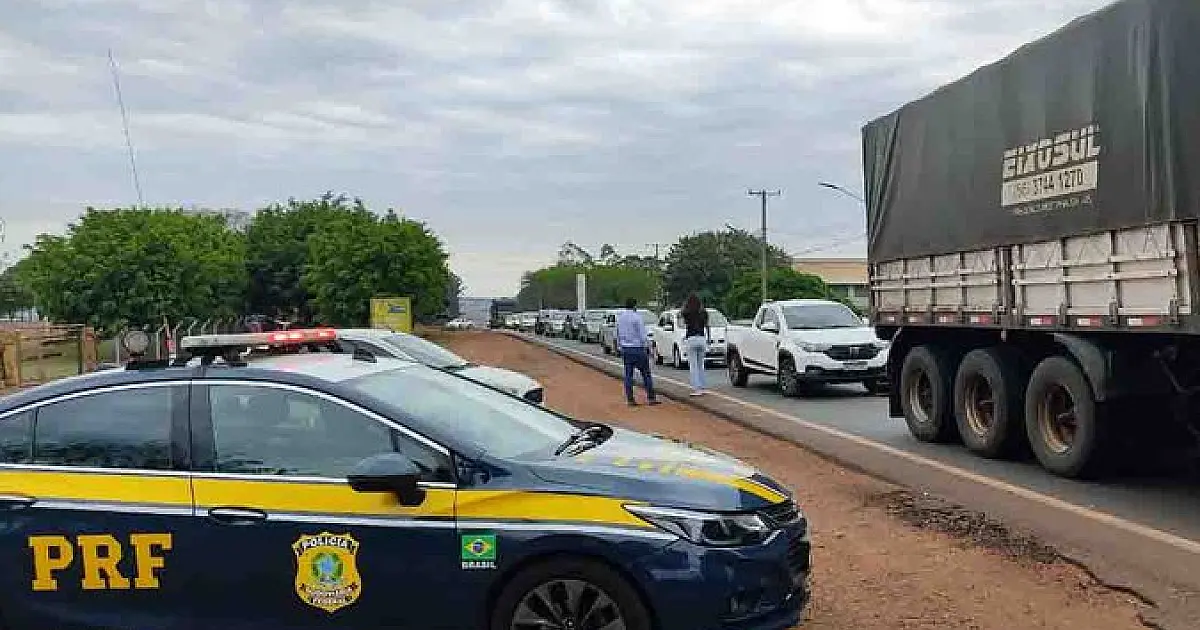 Justiça determina desbloqueio imediato de caminhoneiros bolsonaristas na BR-163 em MS