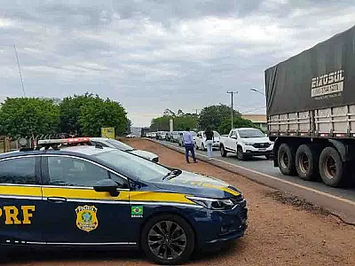 Justiça determina desbloqueio imediato de caminhoneiros bolsonaristas na BR-163 em MS