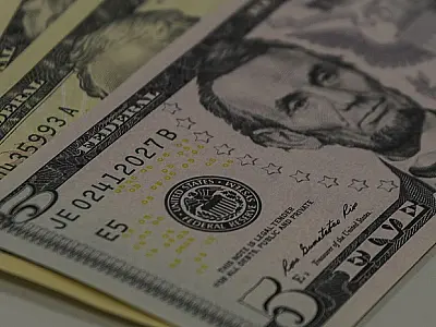Apesar de guerra, dólar cai 1,27%, e bolsa sobe 3% na semana