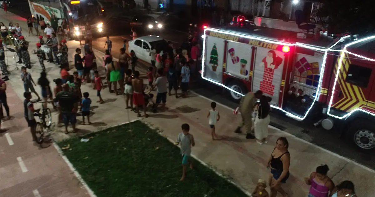 Viatura iluminada leva a magia do Natal para as ruas de Corumbá e Ladário