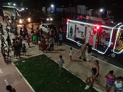 Viatura iluminada leva a magia do Natal para as ruas de Corumbá e Ladário