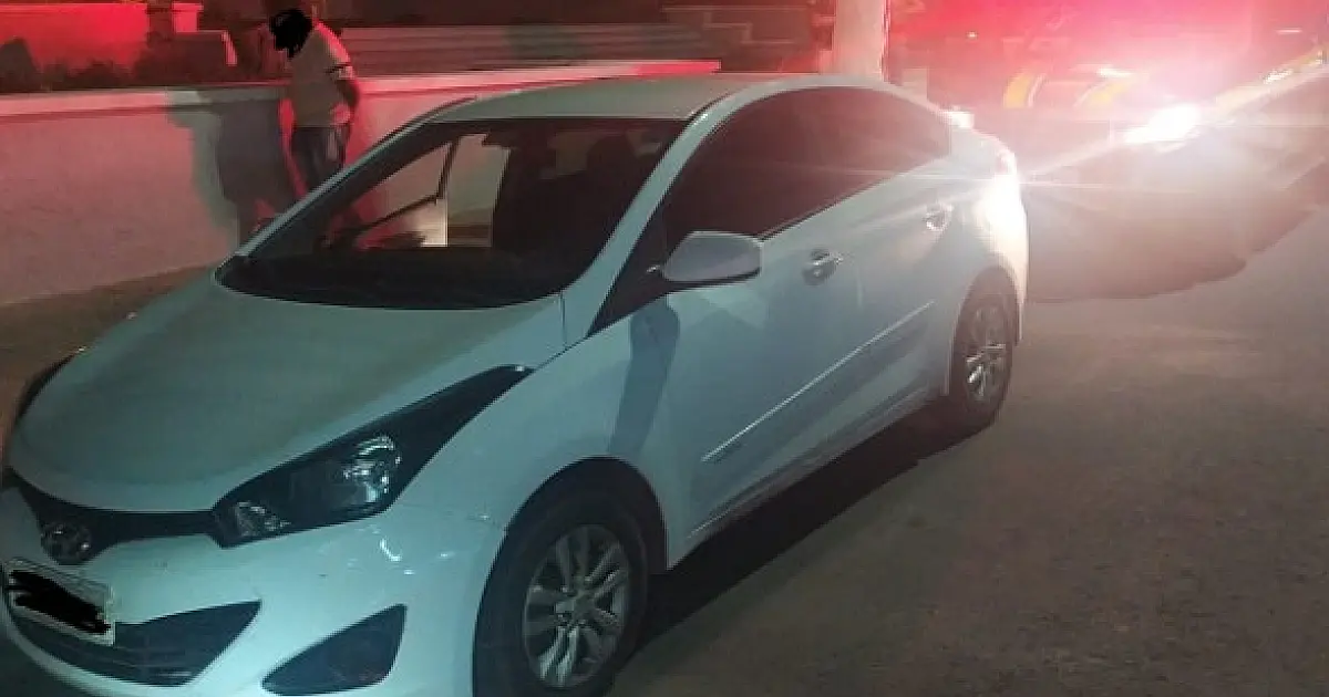 Três homens são presos com carro furtado que seria atravessado para Bolívia
