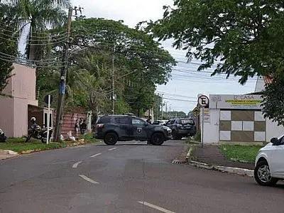 Após disparos, polícia prende ladrões que fizeram idosa e cuidadora de reféns na Capital
