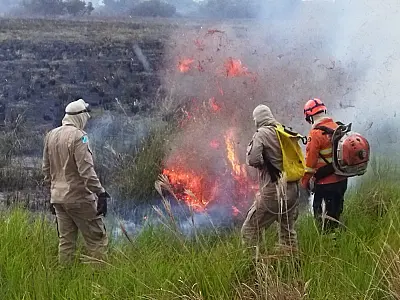 Fogo volta a queimar na Área de Adestramento do Rabicho