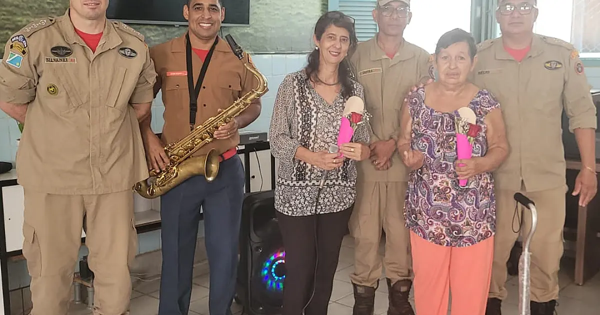 Bombeiros comemoram o Dia das Mães no Asilo São José