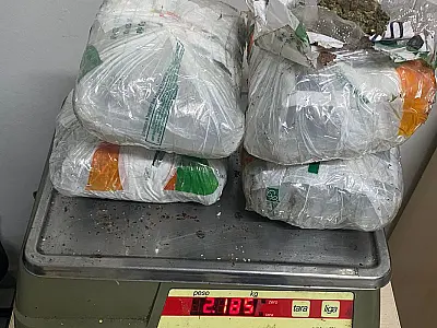 Brasileiro é preso com 2 kg de maconha que levaria para revender na Capital