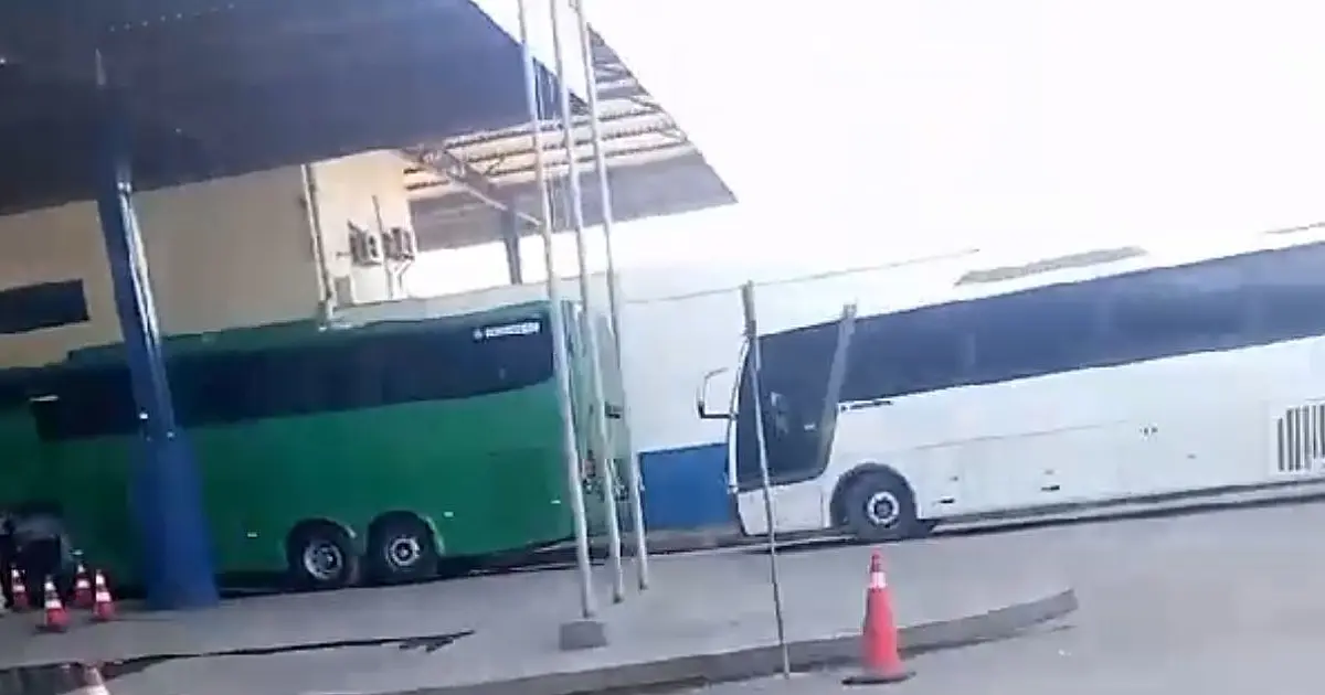 Três ônibus com cocaína e mercadorias contrabandeadas são apreendidos na fronteira