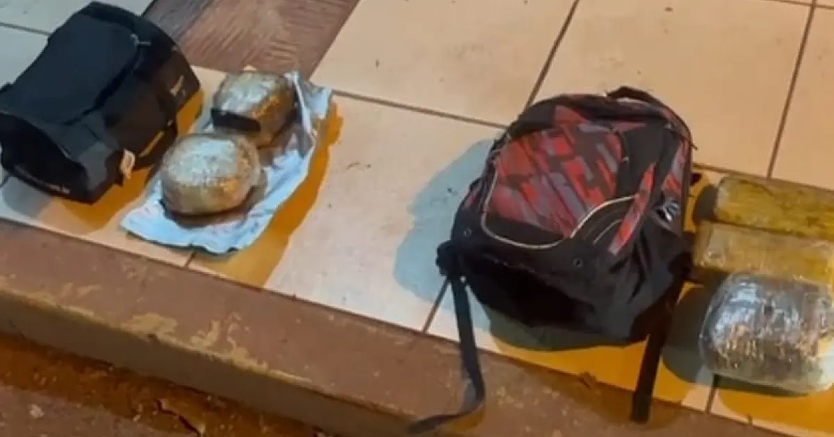 Dois passageiros são presos com 2,7 kg de maconha na BR 262