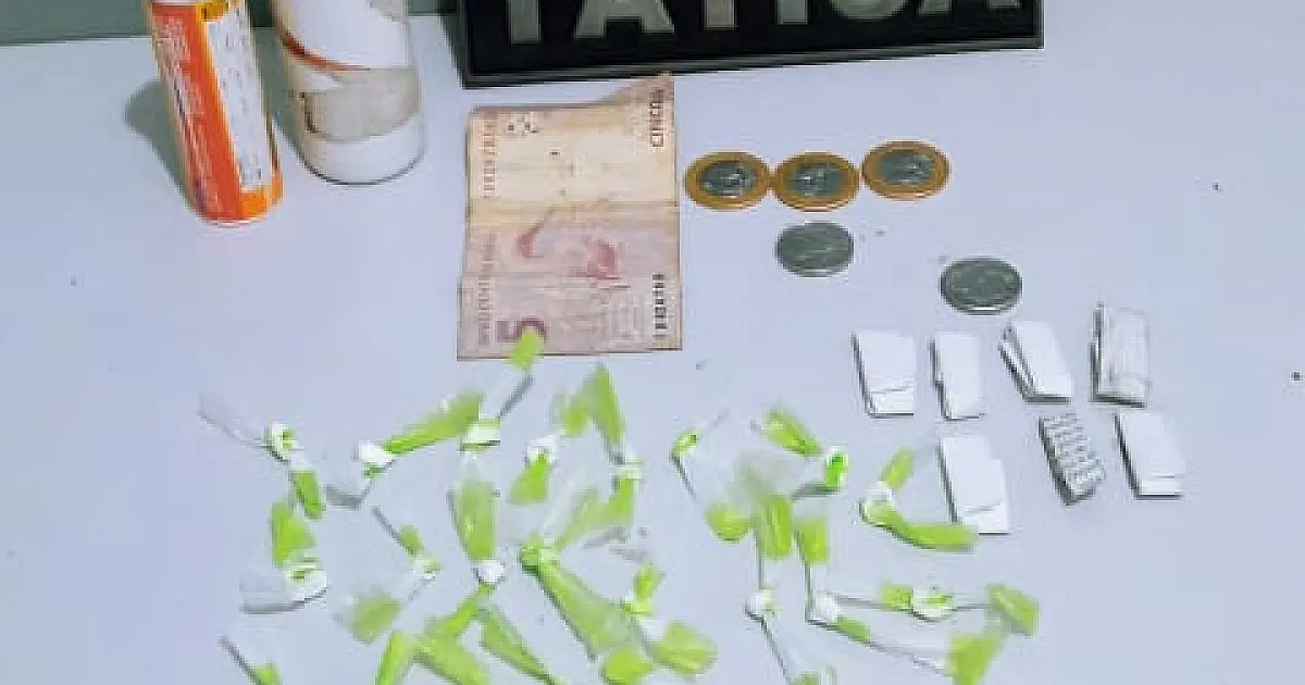 Denúncia leva PM para flagrante de tráfico de drogas no "Beco da 7"