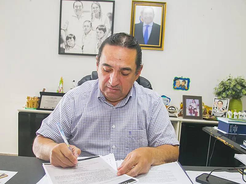 Justiça nega recurso e confirma condenação de Iunes por nepotismo