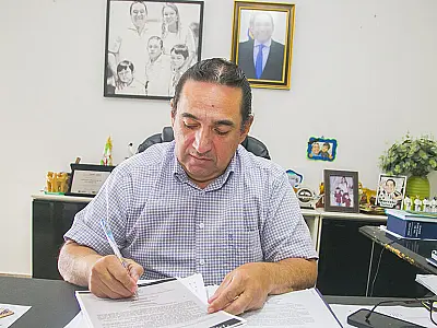 Justiça nega recurso e confirma condenação de Iunes por nepotismo