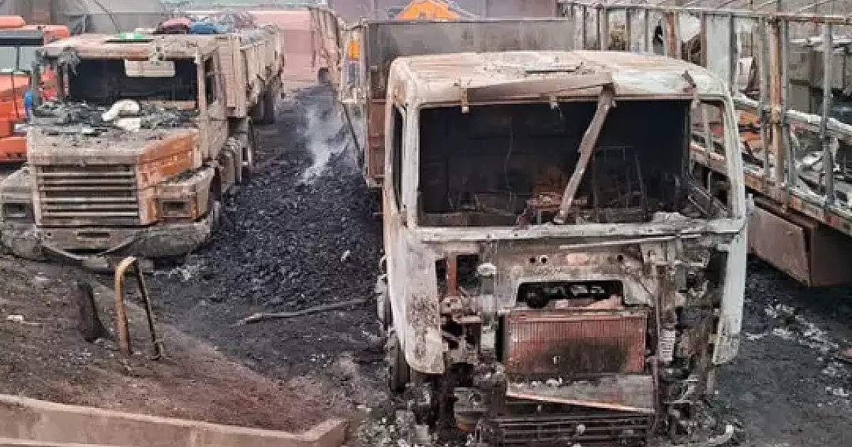 Incêndio em carga de carvão atinge três carretas na Agesa