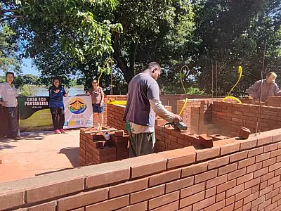A primeira "Casa  Ecopantaneira" começa a ser construída na Baia Negra em Ladário