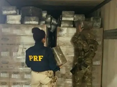 PRF apreende 1.2 tonelada de maconha escondida em carga de carnes