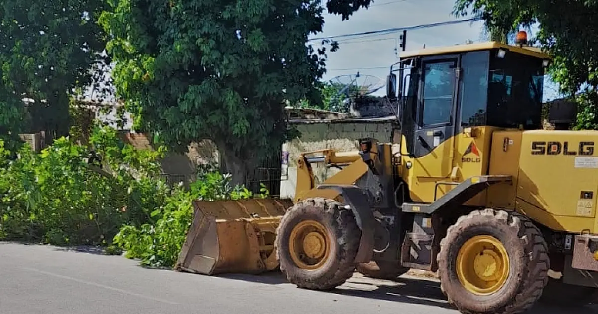 Equipes continuam nas ruas de Corumbá e Ladário reparando estragos da tempestade