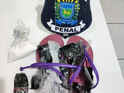 Visitante tenta entrar no presídio de Corumbá com cocaína escondida no chinelo