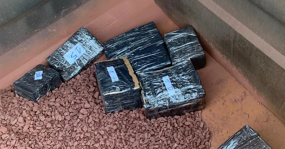 PF apreende 153 quilos de cocaína em carreta com minério de ferro