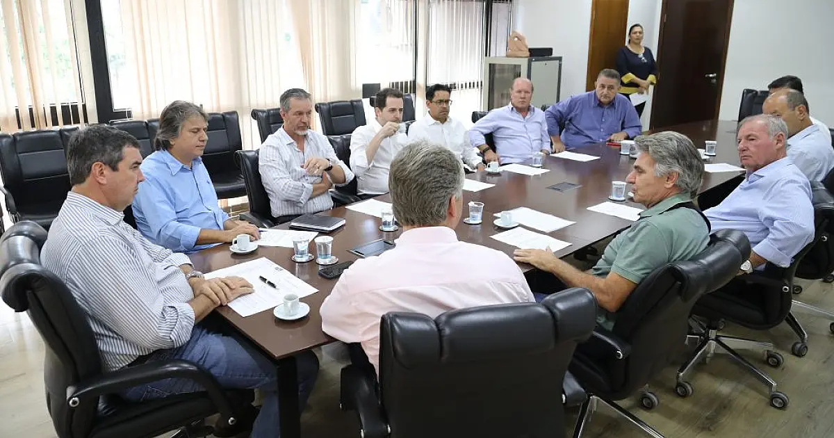 Governador discute obras da rota bioceânica com setor de transportes de MS