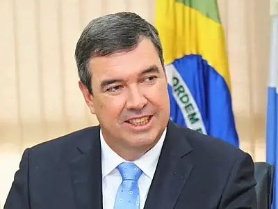 Pesquisa: Governador Eduardo Riedel tem 81% de aprovação em primeiro ano de gestão