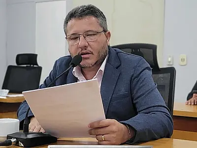 Matheus Cazarin defende jornada de 30 horas para profissionais da Enfermagem
