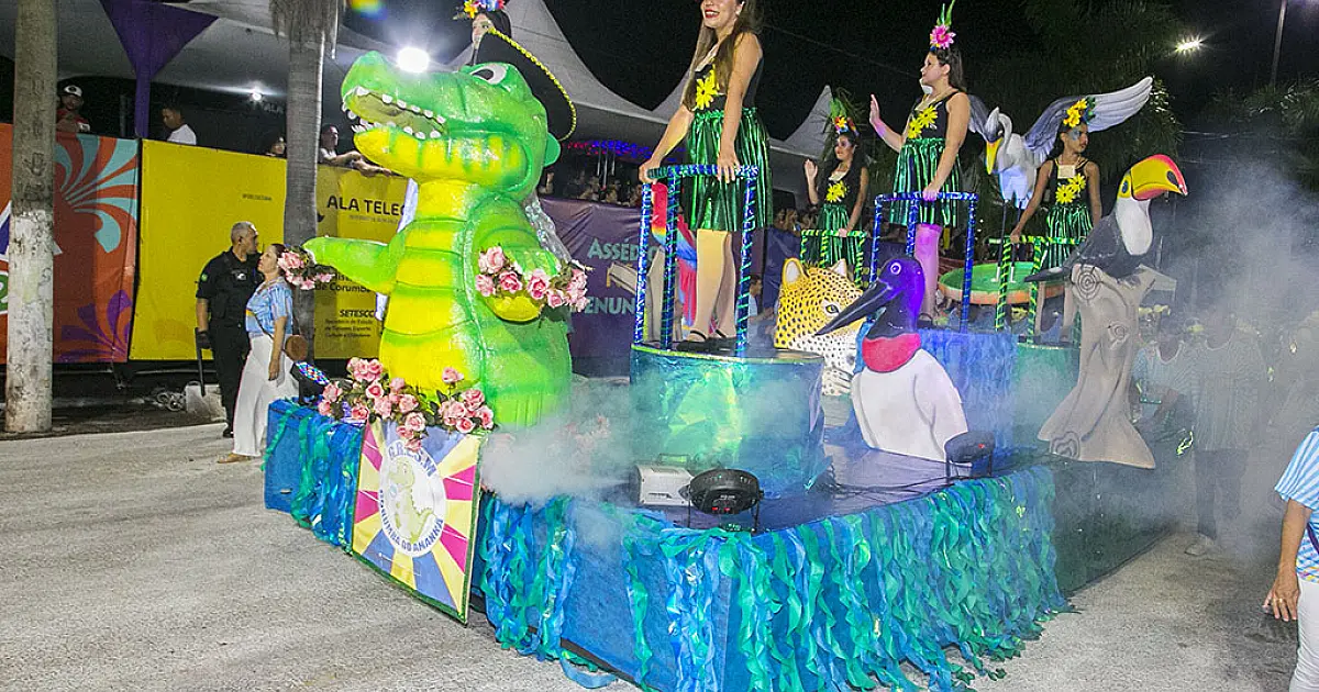 Corumbá do Amanhã encanta público com enredo local e belas fantasias