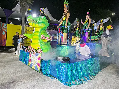 Corumbá do Amanhã encanta público com enredo local e belas fantasias