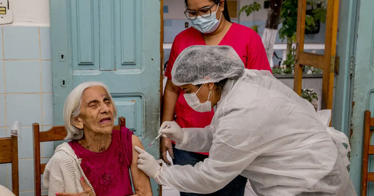 Corumbá inicia aplicação da 4ª dose contra a Covid-19 para maiores de 70 anos