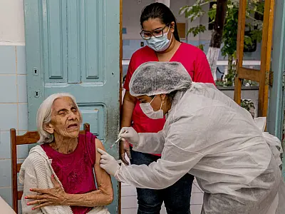 Corumbá inicia aplicação da 4ª dose contra a Covid-19 para maiores de 70 anos