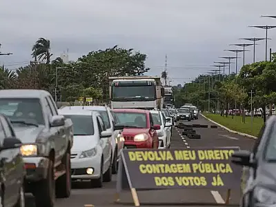 Manifestantes resistem com bloqueios em pelo menos 15 rodovias federais e estaduais