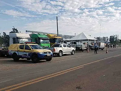 Caminhoneiros pró-Bolsonaro mantêm 1 trecho com bloqueio parcial e 2 pontos de concentração em MS