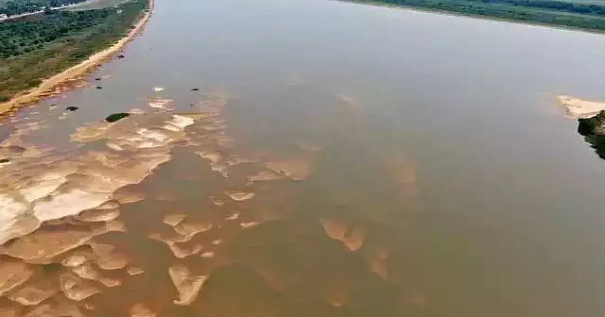 Com menor nível da história, navegação no Rio Paraguai pode parar em 1 mês
