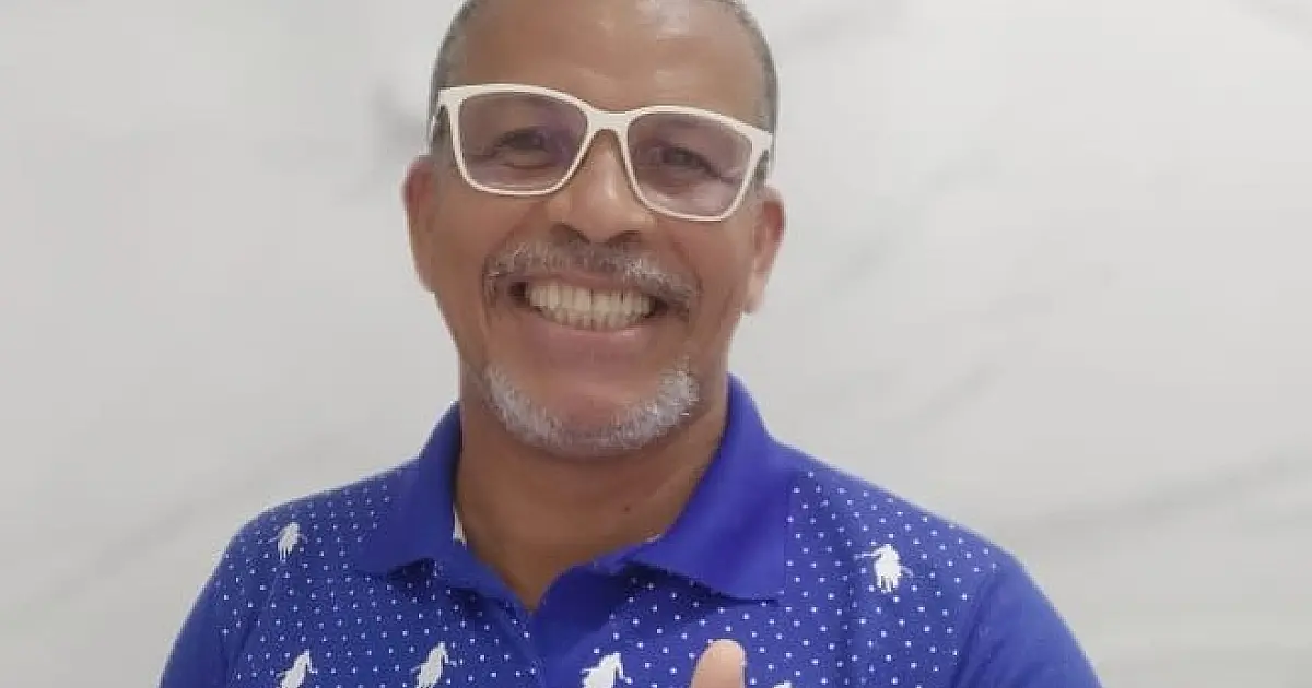 Intérprete Clóvis Pê é atração no 'Ofisambas Show' deste domingo no Porto Geral