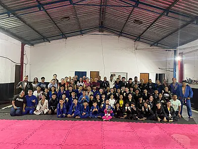 Equipe Iron vence campeonato regional de Jiu-Jitsu