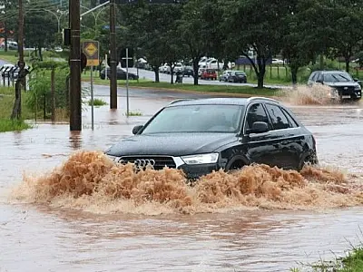 Com tempo instável em MS, cuidados devem ser redobrados em meio às chuvas