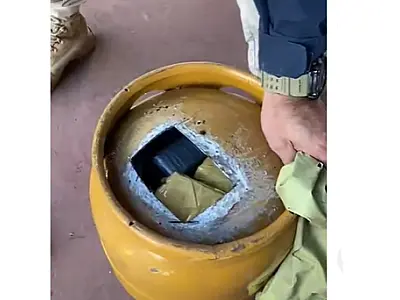 Boliviana é presa com 12,7 kg de cocaína em botijão de gás transportado dentro de mala