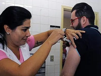 Técnicos pedem vacinas para impedir que variantes sofram mutações