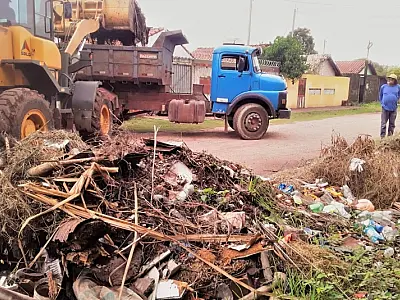Bairro Mutirão em Ladário recebe ação de limpeza e manutenção