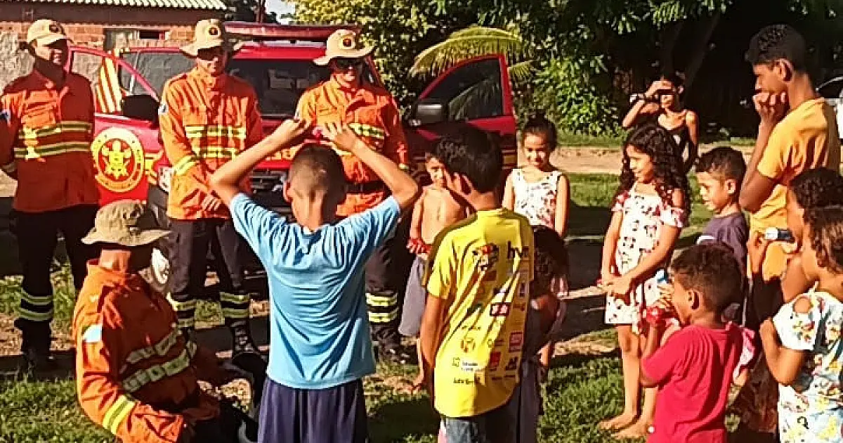 Bombeiros realizam ação social nos bairros de Corumbá
