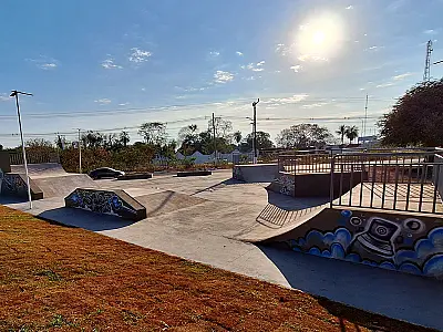 Bairro Previsul recebe nova quadra poliesportiva com pistas de caminhada e skate