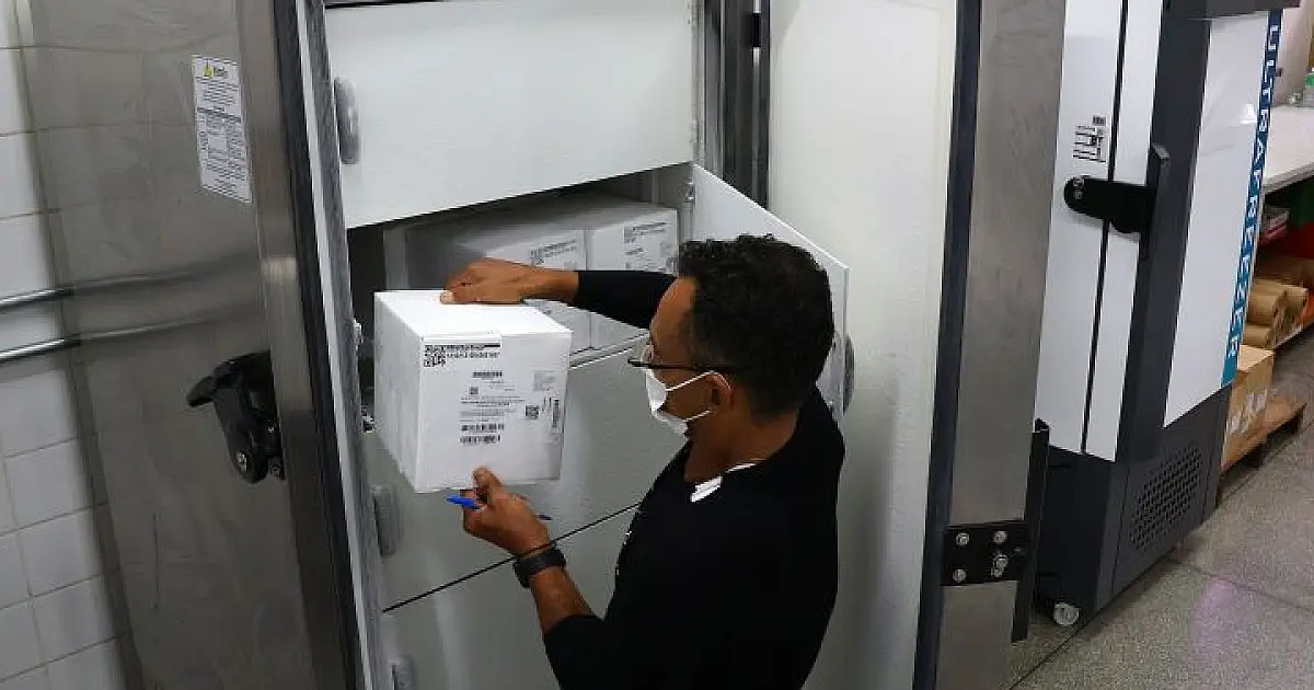 Saúde realiza entrega de vacinas contra a covid-19 aos municípios a partir desta sexta