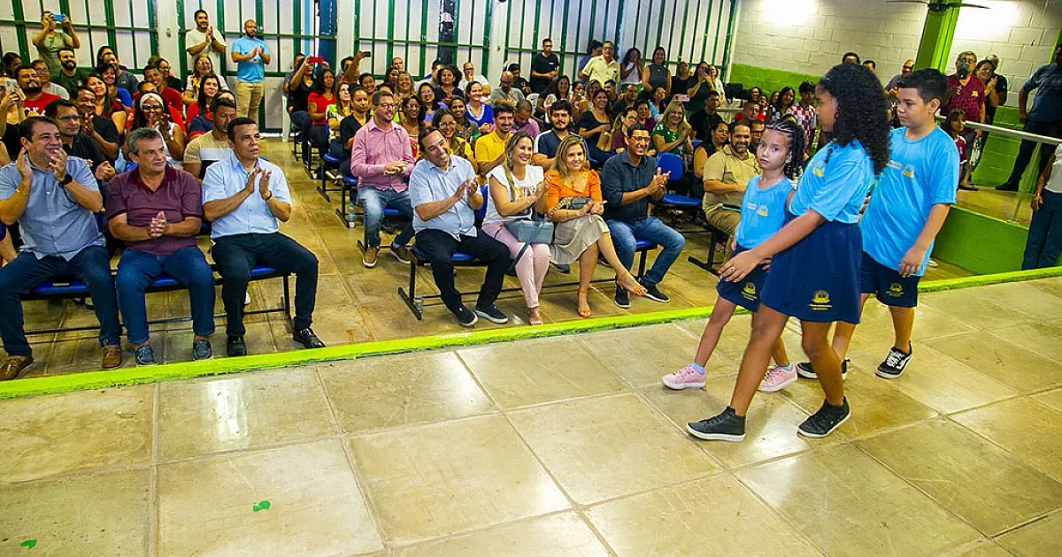 Rede Municipal de Ensino inicia entrega dos uniformes escolares