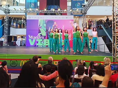 Turma  intermediária do Moinho Cultural se apresenta no maior festival de dança do mundo