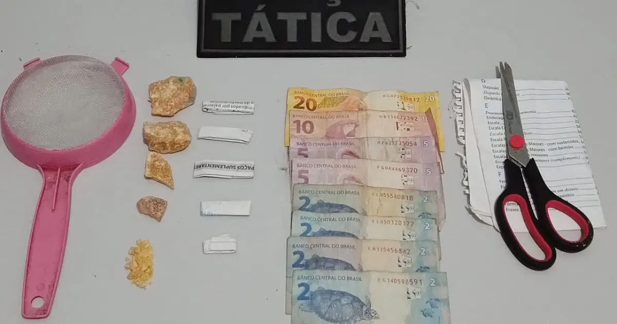 Dupla é presa vendendo pasta base no bairro Centro América