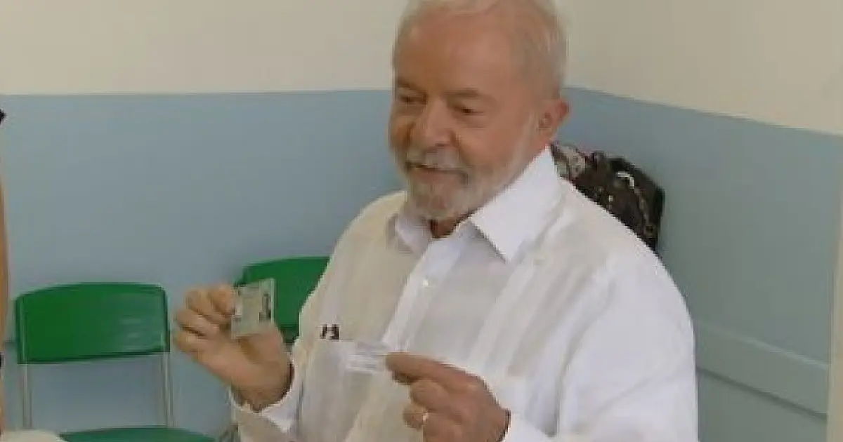 Lula vota em São Paulo e diz que hoje é o dia mais importante de sua vida